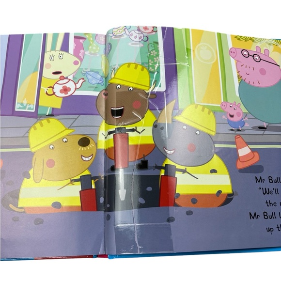 Peppa Pig Storytime Fun 6 Stories In One Book - Picture 8 of 16
